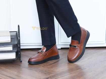 giày cao nam màu nâu tăng 8cm đế bằng 10.jpg