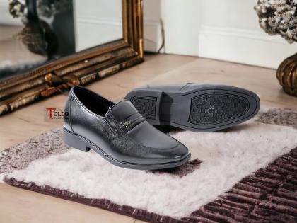 HQ642 Den tron 2.jpg