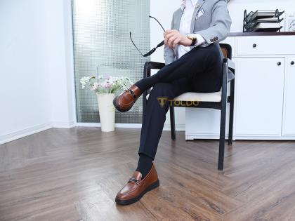 giày cao nam màu nâu tăng 8cm đế bằng 13.jpg